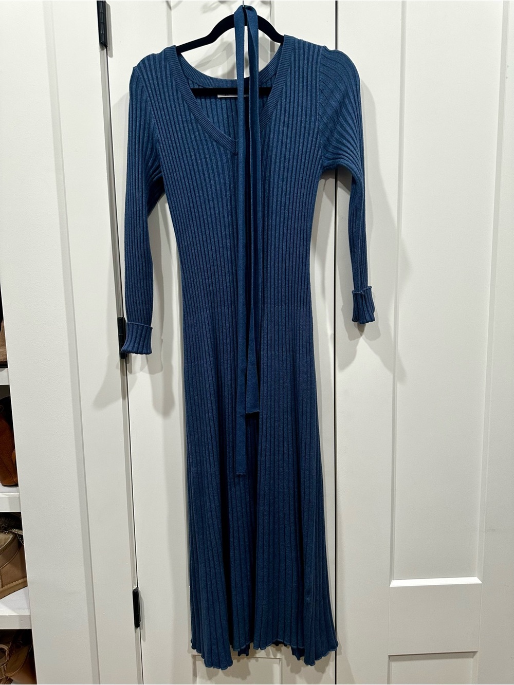 Ribbed V-Neck Long Sleeve Maxi Dress - Blue